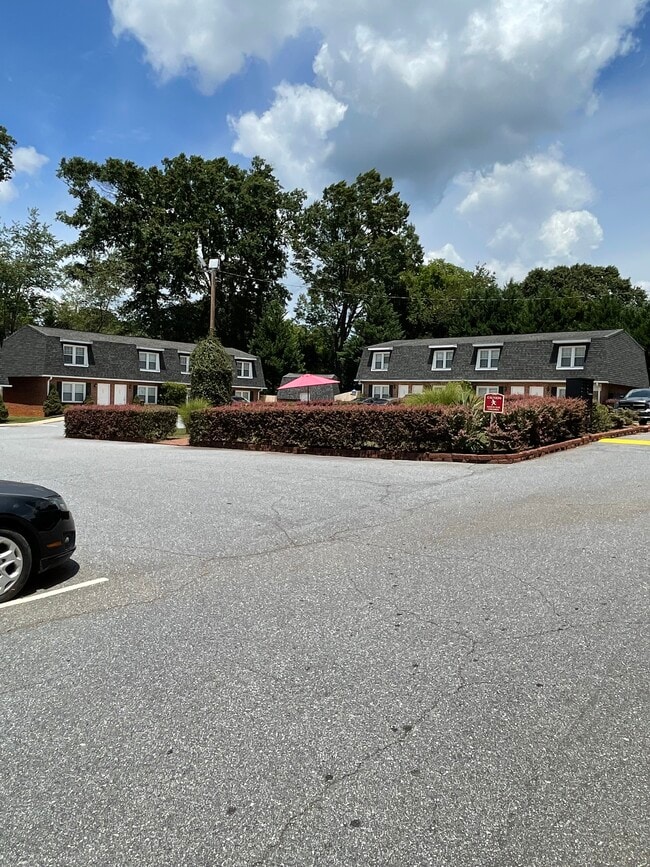Building Photo - 123 Ken Hill Ln