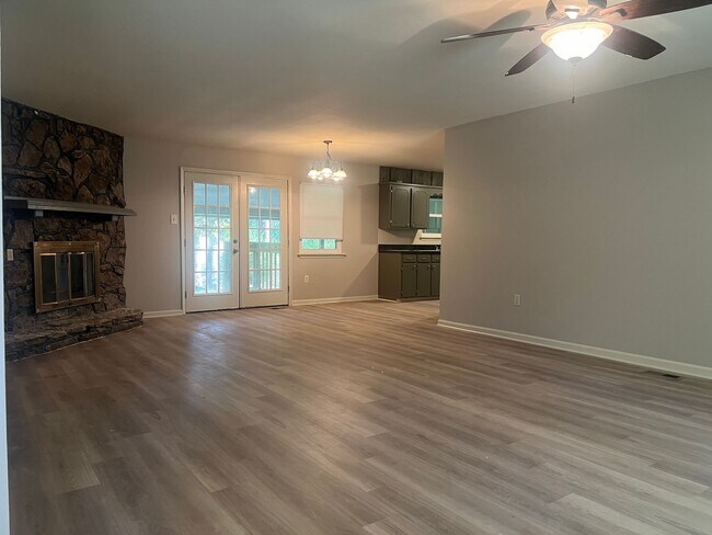 Foto del edificio - 1211 Essex Ln