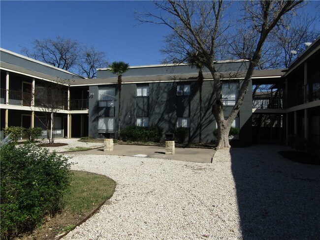 Building Photo - 1706 Patton Ln