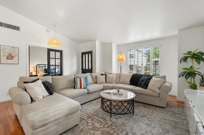 Foto del edificio - 6415 E Beverly Ln