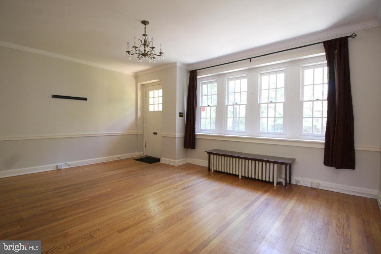 Primary Photo - 4443 Greenwich Pkwy NW