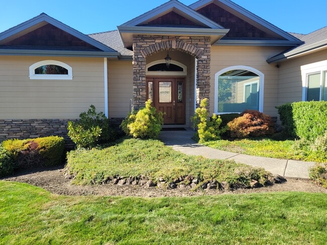 Building Photo - 396 Patricia Ln