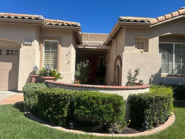 Foto del edificio - 5034 Singing Hills Dr