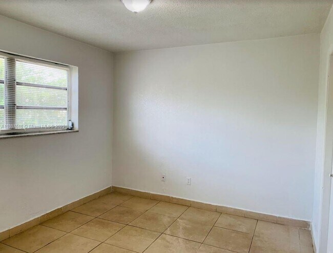 Building Photo - 8275 NE Miami Ct