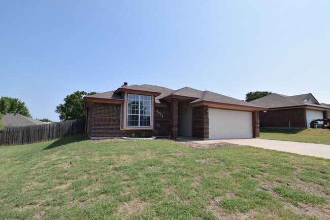 Building Photo - 2711 Woodlands Dr