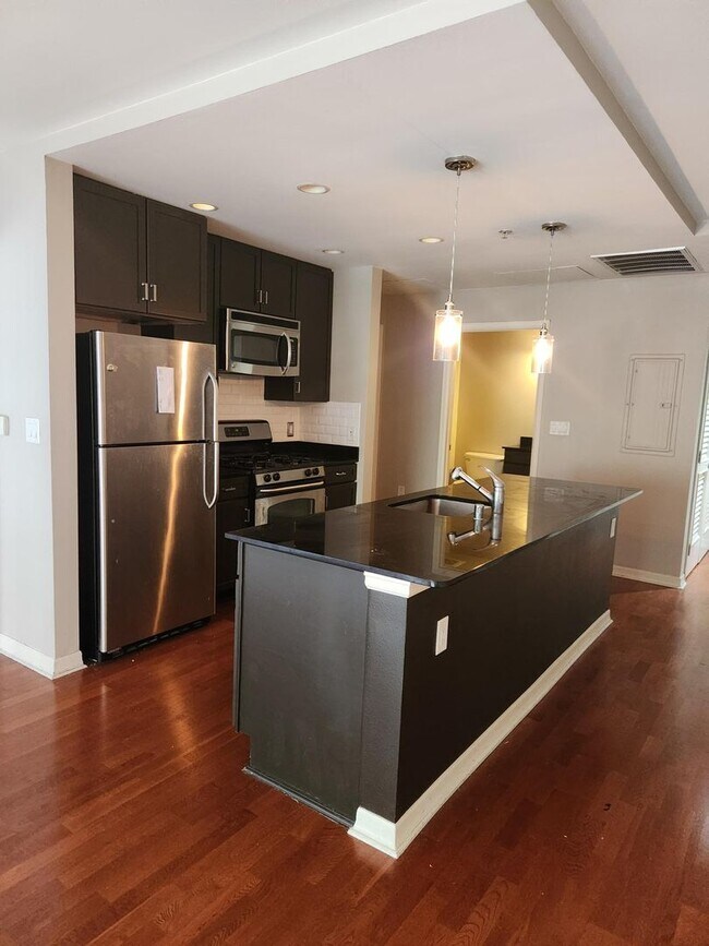 Foto del edificio - Classy 2 Bedroom 2 Bath Condo In the Heart...