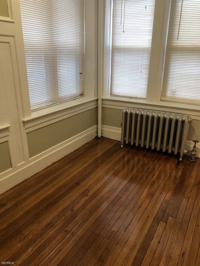 Building Photo - 3 br, 1 bath  - 21 Park Vale Ave #1