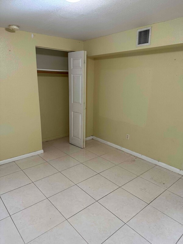 Building Photo - 1185 NW 128th St