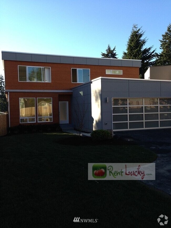 Building Photo - 1234 NE 117th St