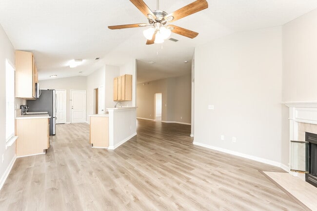 Foto del edificio - 1725 Saw Lake Drive