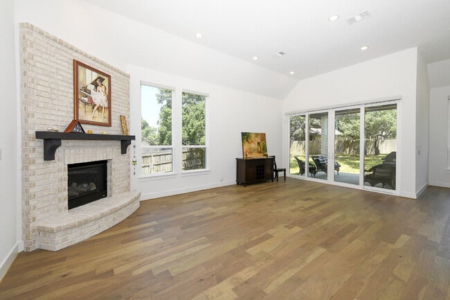 Building Photo - 26643 White Eagle Dr