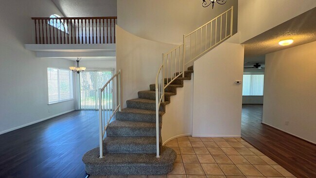 Building Photo - West Palmdale Home