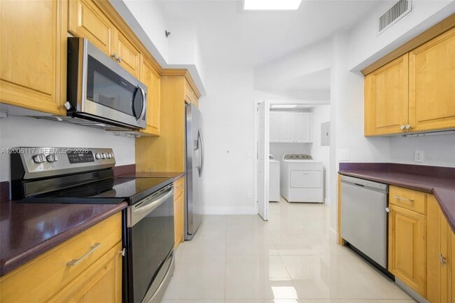 Foto del edificio - 3255 NE 184th St