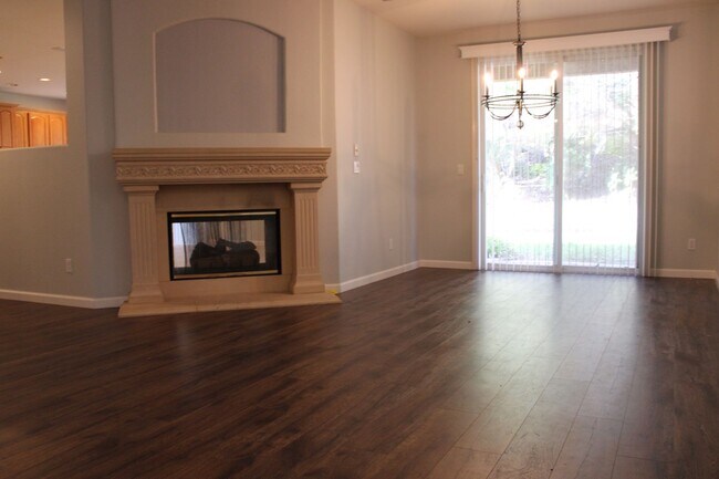 Foto del edificio - 960 Glennfinnan Way