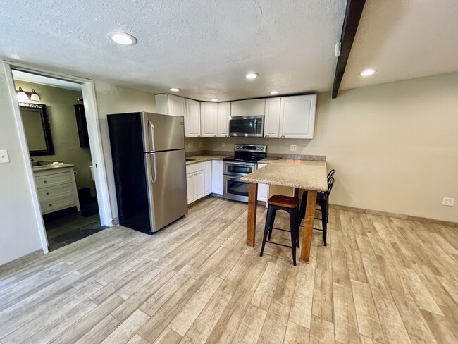 Foto del edificio - 1325 E Marshall St