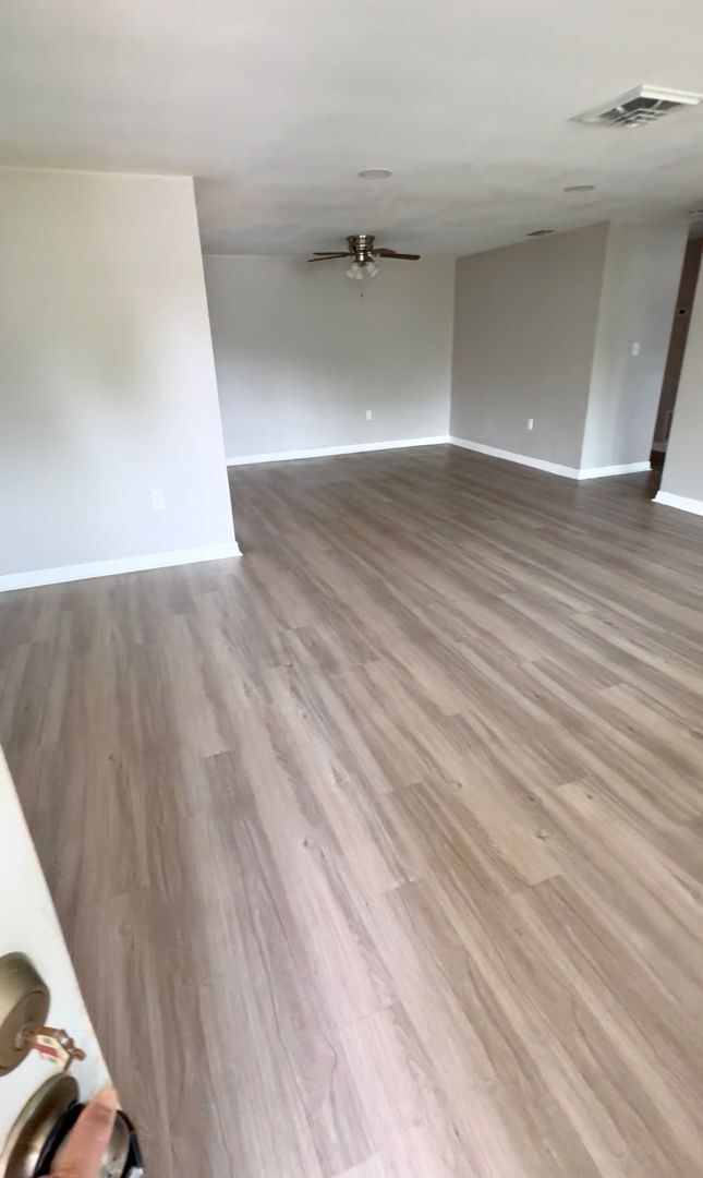 Foto del edificio - Lovely 3 Bed 2.5 Bath w/ Den and 2 Car Garage