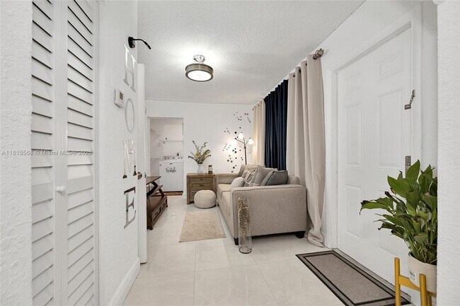Foto del edificio - 2420 NW 22nd Rd