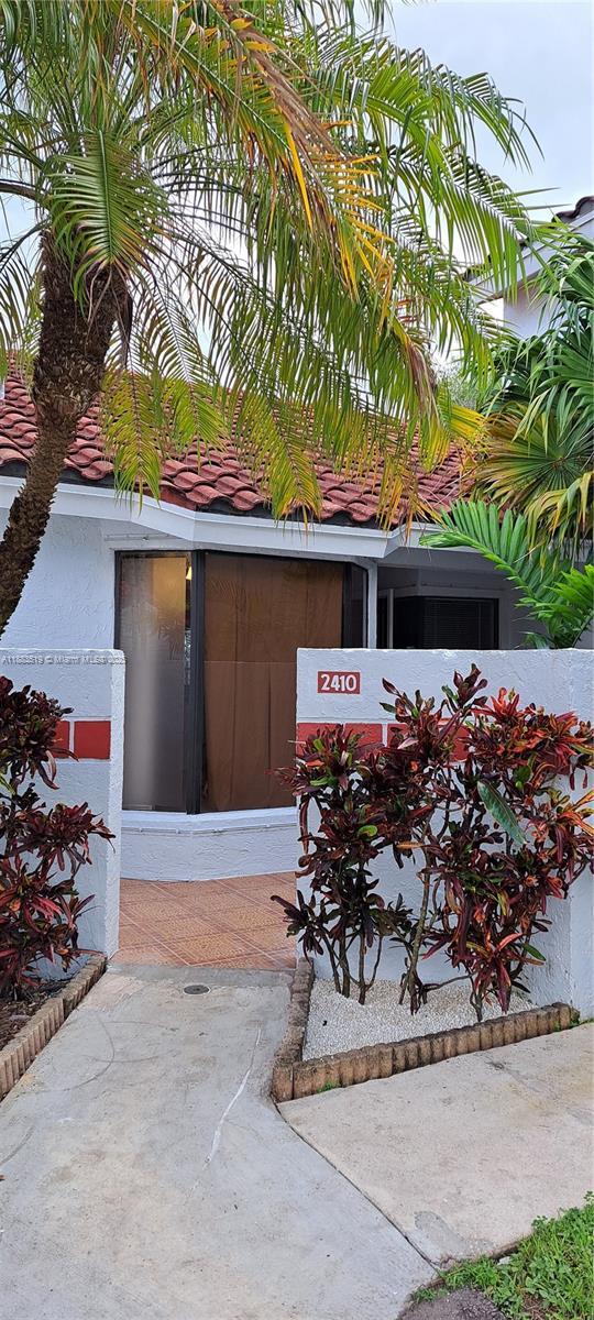 Foto del edificio - 2410 San Remo Cir