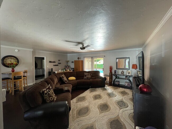 Building Photo - 5117 E Avalon Dr