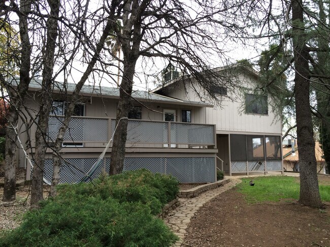 Building Photo - 2672 Sanford Ct
