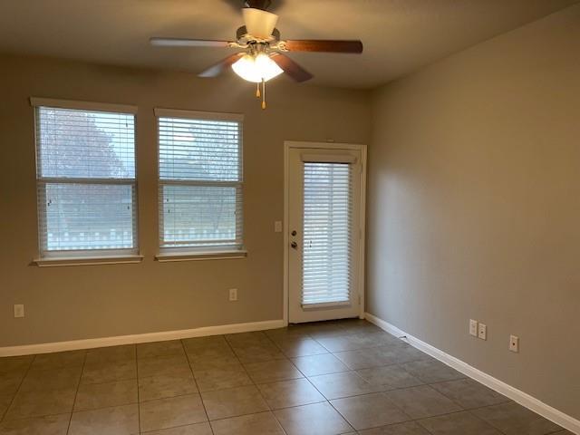 Building Photo - 711 Rolling Oak Dr