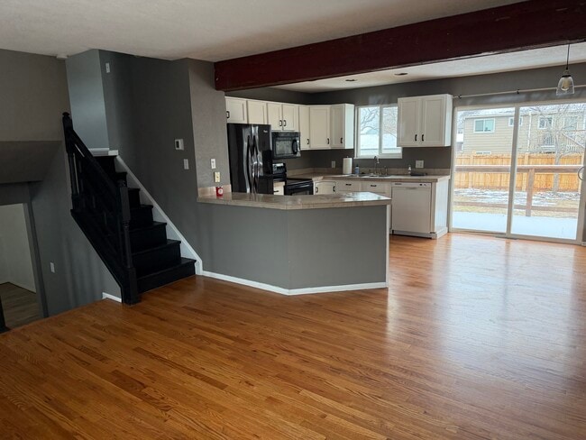 Photo - 10538 Queen St House