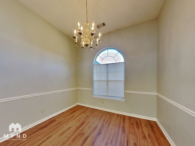 Foto del edificio - 9823 Saskatoon Ln