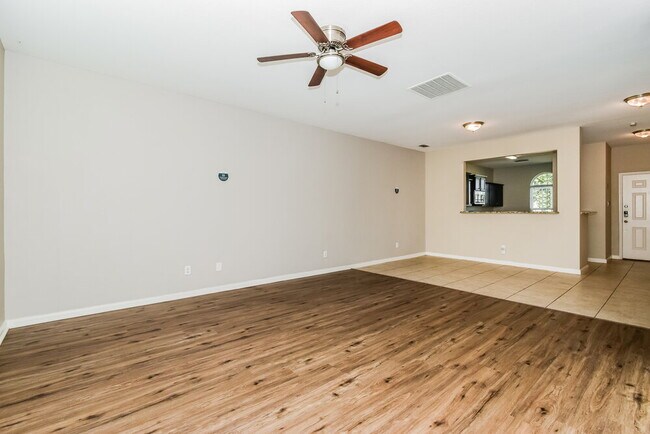 Foto del edificio - 136 Ryan St