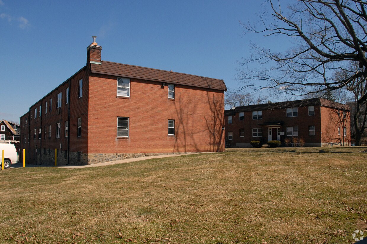 Building Photo - 859 Old Lancaster Rd