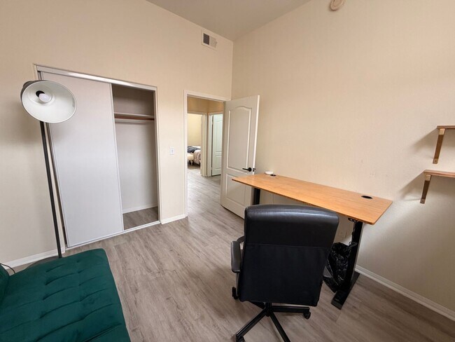 Building Photo - Modern 3 Bed, 3 Bath Home with New Appliances, A/C, 2 Car Garage, Patio, and Balcony