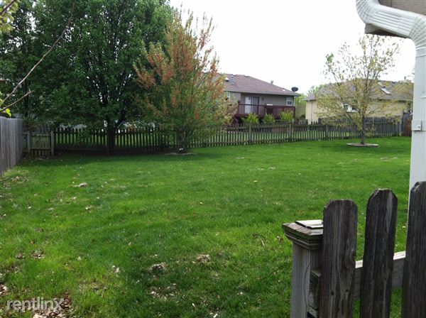 Foto principal - 233 NE Fiddlewood Ave