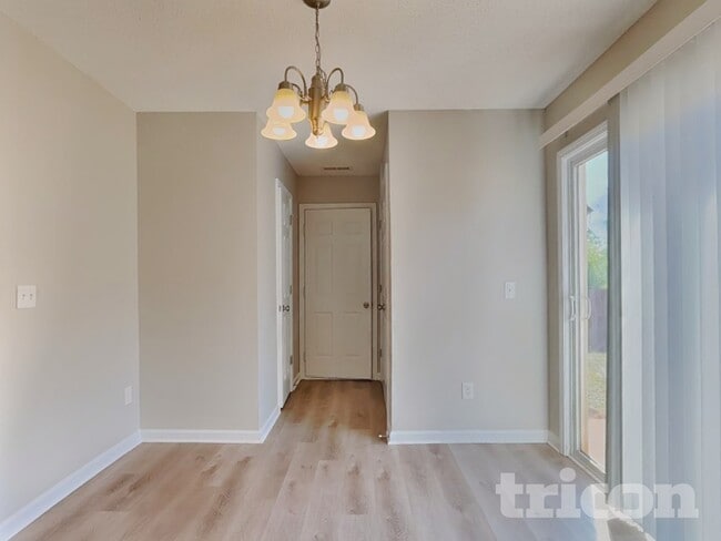 Building Photo - 2807 Green Crest Ct