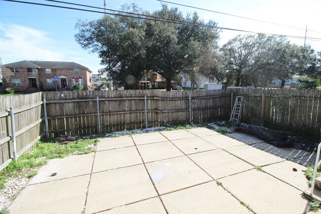 Building Photo - 300 33rd St