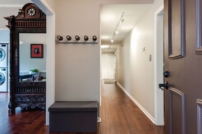 Building Photo - One Level 3 Bed, 2 Bath Condo in Belle Meade