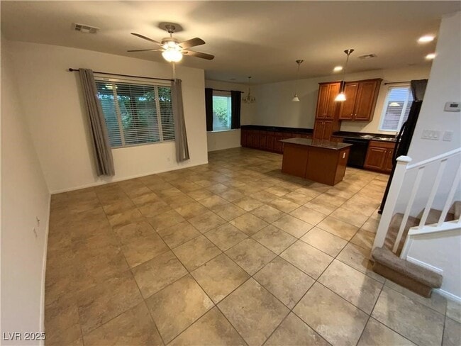 Foto del edificio - 10641 Jamestown Square Ave