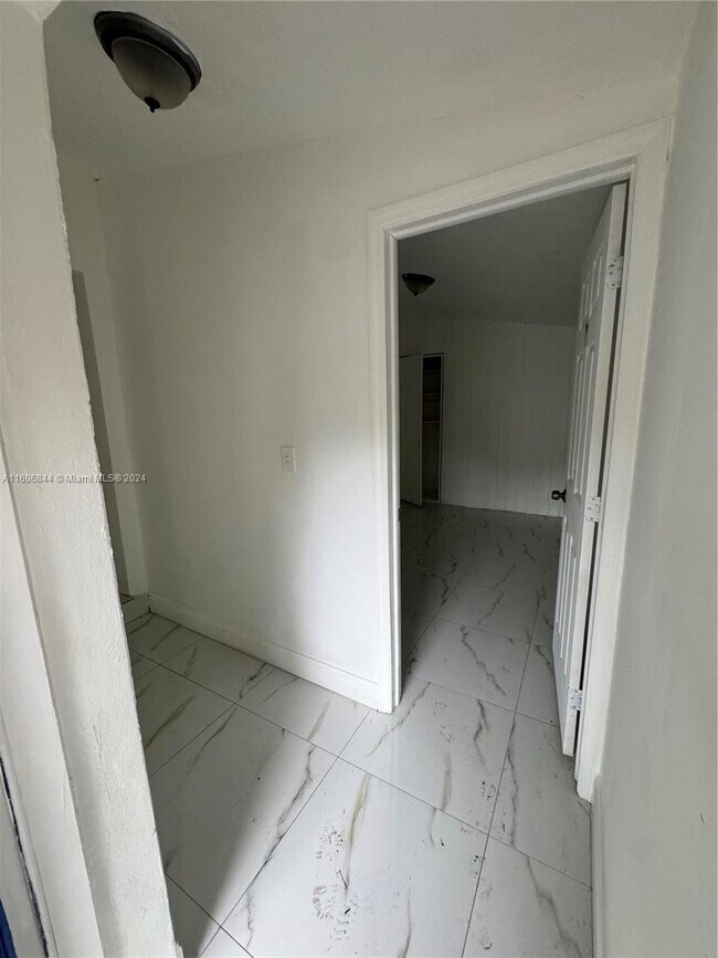 Foto del edificio - 1241 NE 150th St