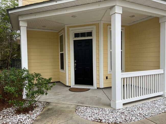 Foto del edificio - FURNISHED Three Bedroom Wellstone Model Home