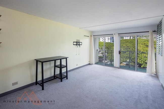 Building Photo - 1535 Punahou St