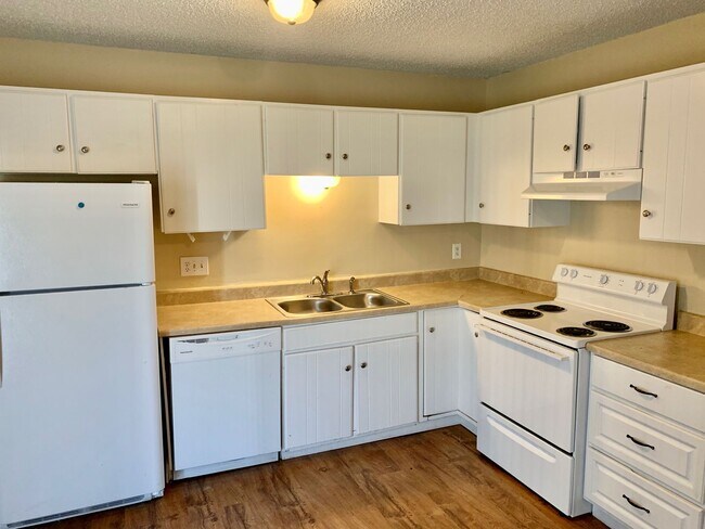 Foto del edificio - Spacious 3 Bedroom