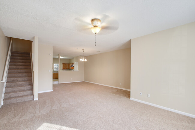 Foto del edificio - Lake view, 4b/2.5ba Jonesboro Townhome!!