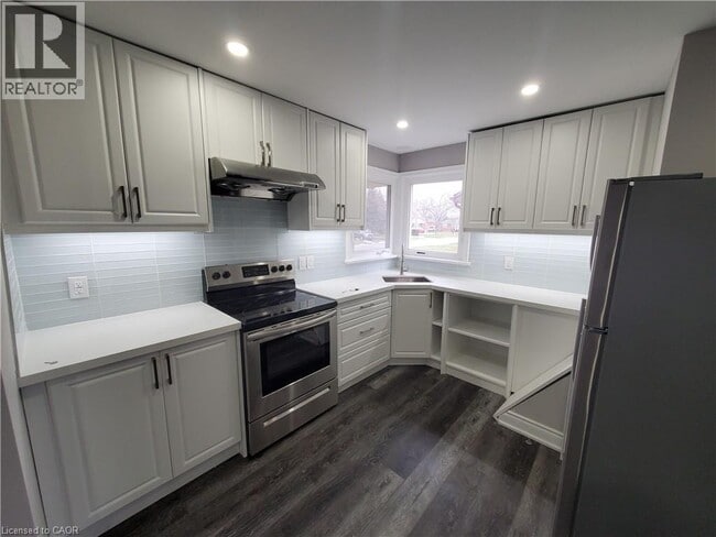 Building Photo - 15 Camille Ct