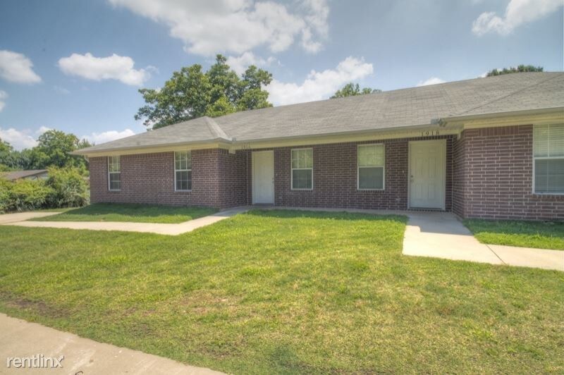 Primary Photo - 3 br, 2 bath Apartment - 1229 e 18th St.