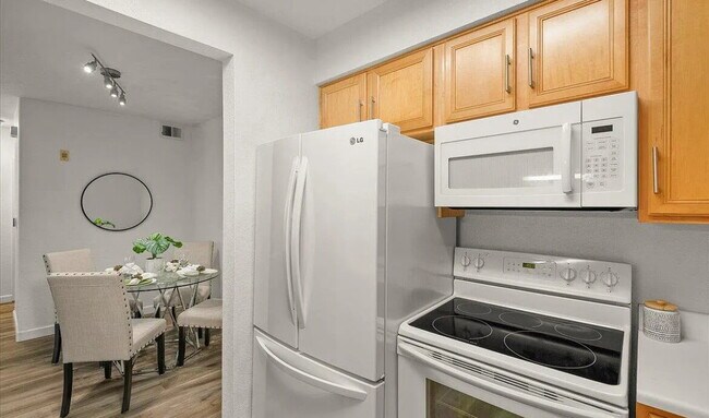 Foto del edificio - Charming Downtown San Jose condo located a...