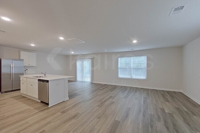 Foto del edificio - 117 Inez Ave