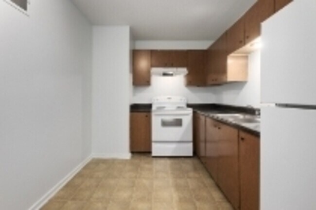 Building Photo - 434 W 89th St