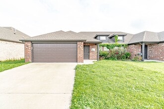 Building Photo - 926 Kensington Dr