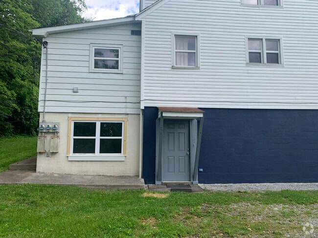 1521 E Main St