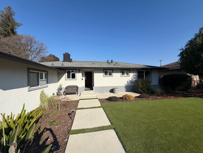 Foto del edificio - 3 Bedroom | 2 Bathroom | Single-Family Home in Arden-Arcade