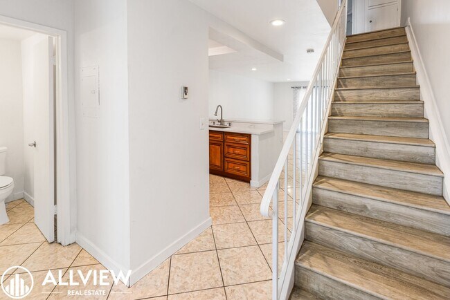 Foto del edificio - Beautifully Renovated 2-bedroom, 1.5-bath ...