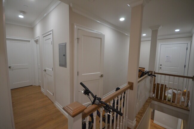 Foto del edificio - 18 Mount Hood Rd